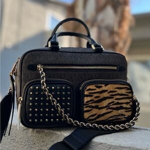 SALE🔥🔥MICHAEL KORS SIGNATURE ELLIOT STUDDED TIGER PRINT CALF HAIR SHOULDER BAG